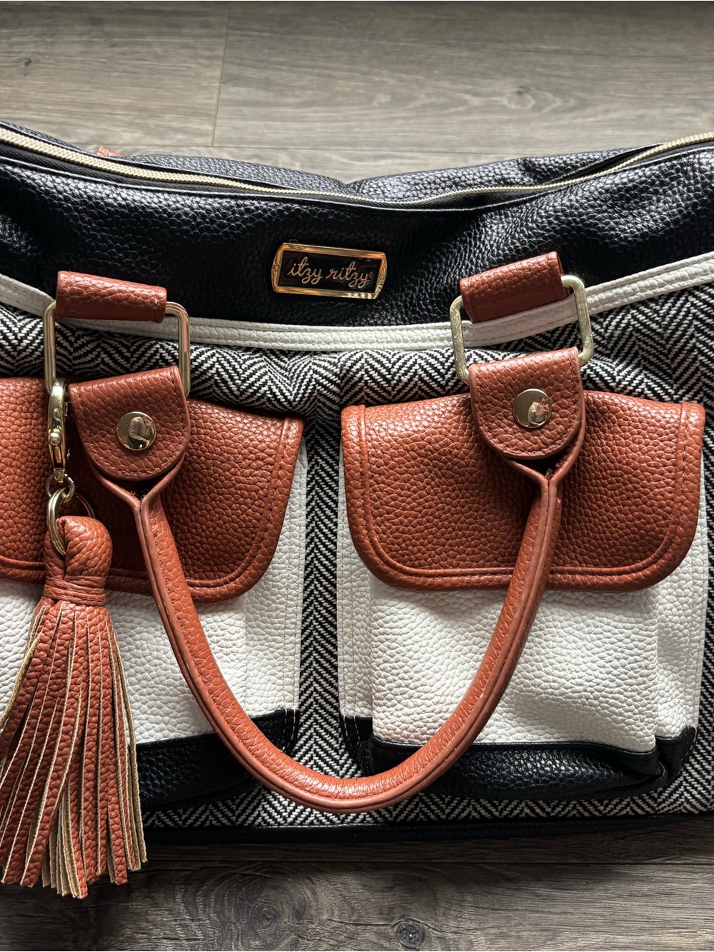Itzy Ritzy triple threat coffee & cream bag